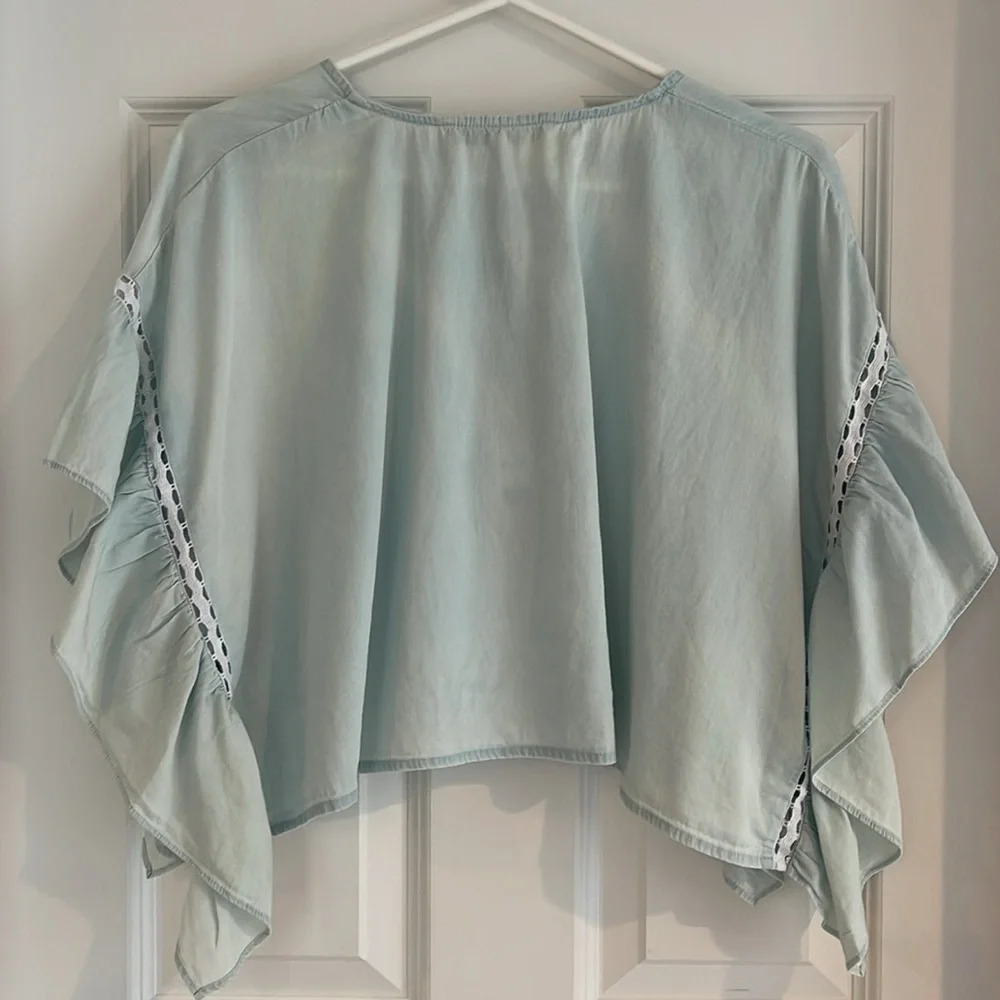 BCBGeneration Ruffle Sleeve Crop Top Light Wash Size XS - Picture 3 of 9